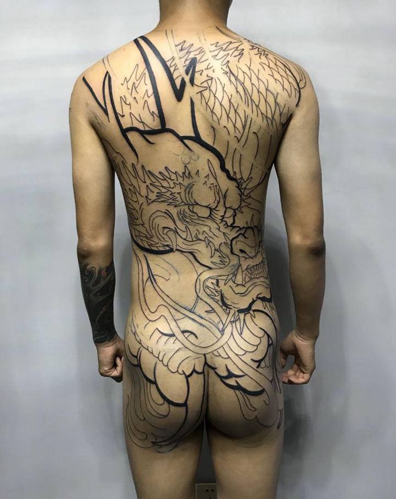 满背龙线条纹身图片_背部新传统纹身图案