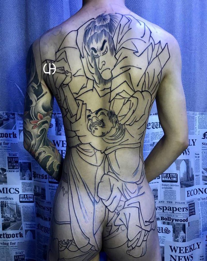 欧鹏满背线条纹身图片_背部老传统纹身图案