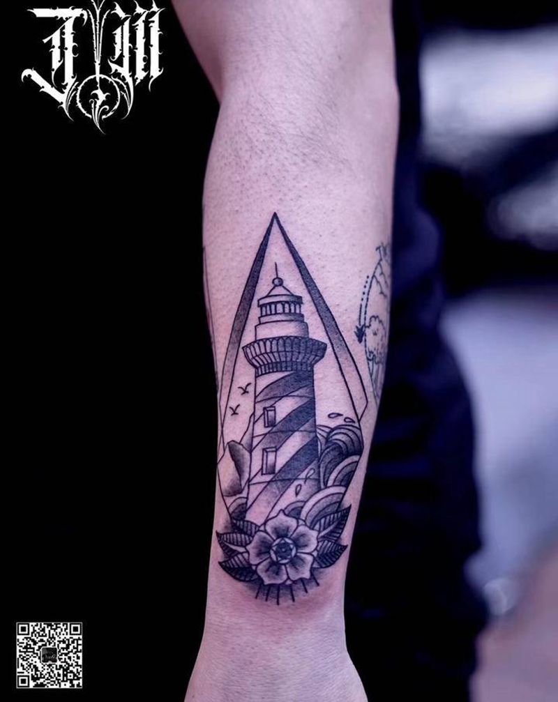 灯塔纹身图片_手臂Old School灯塔黑灰花纹身图案