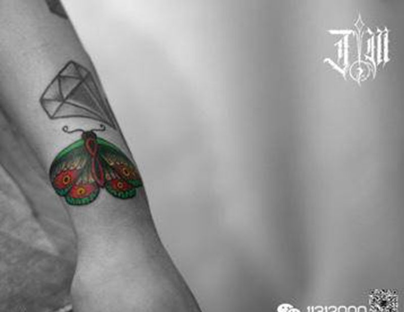 old school飞蛾纹身图片_Old School纹身图案