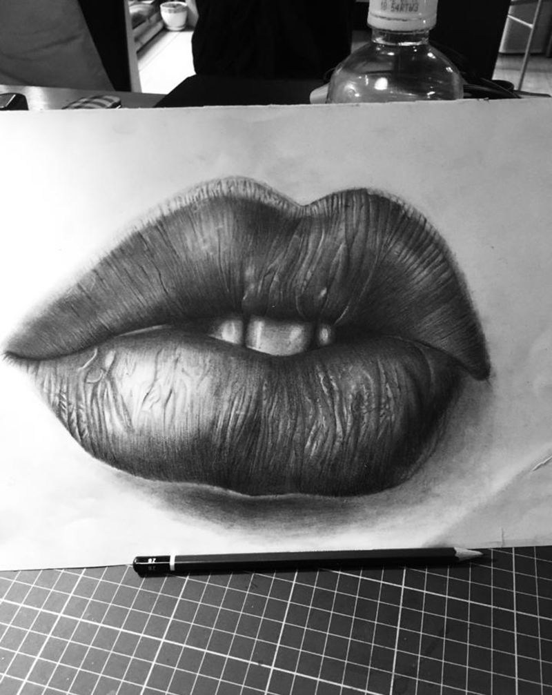 画的嘴唇纹身图片_手部欧美写实纹身图案