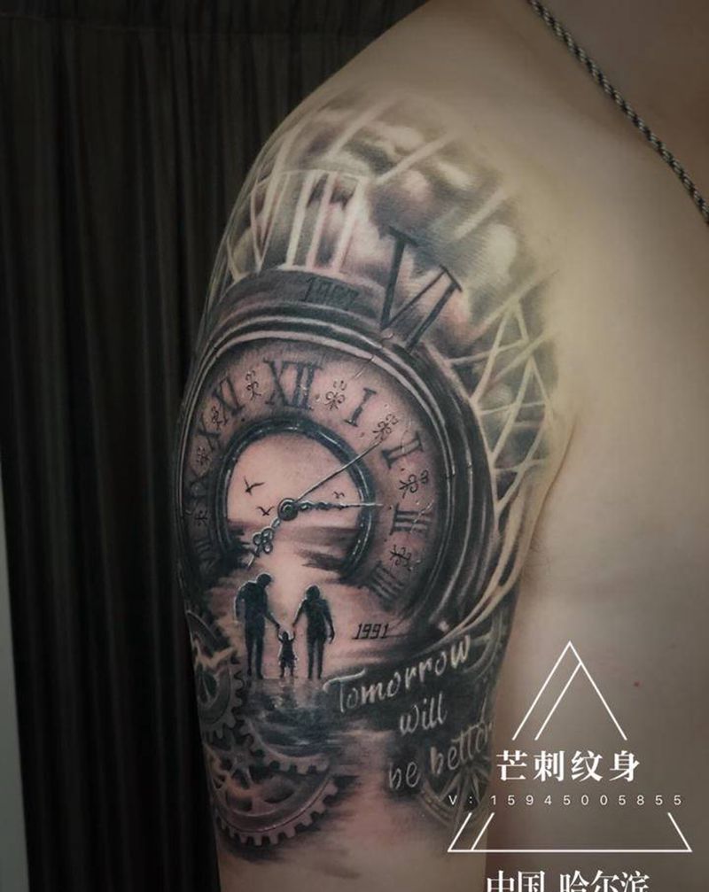 家纹身图片_肩部欧美写实纹身图案