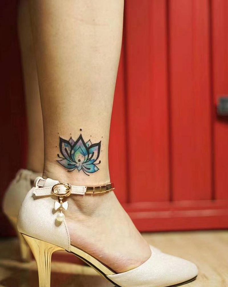 水菜莲花纹身图片_水彩纹身图案