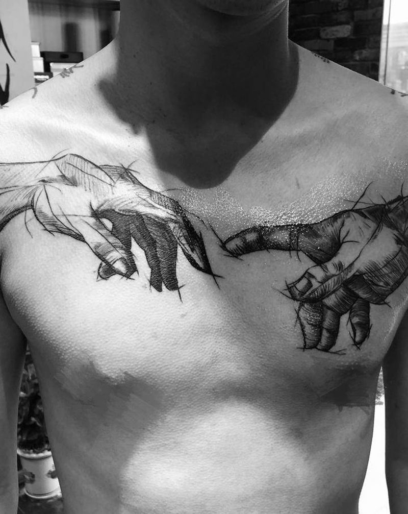 花胸双手纹身图片_胸部纹身图案