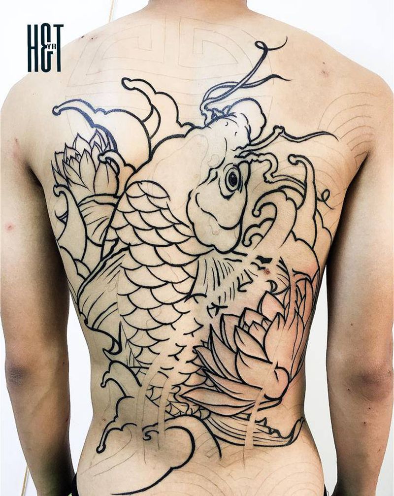 满背鱼割线纹身图片_背部新传统纹身图案