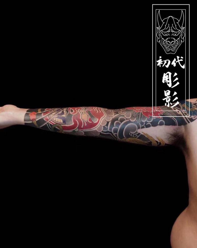 老传统花臂一角纹身图片_手臂老传统天狗唐狮子牡丹纹身图案