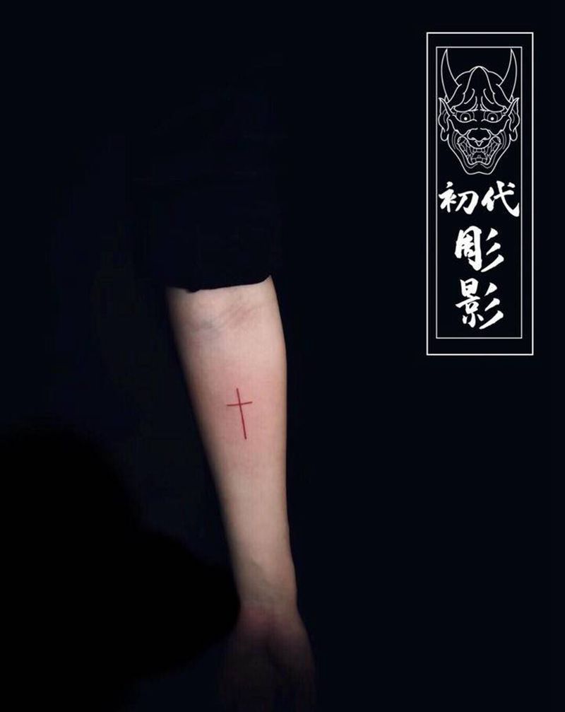 十字纹身图片_手臂几何线纹身图案