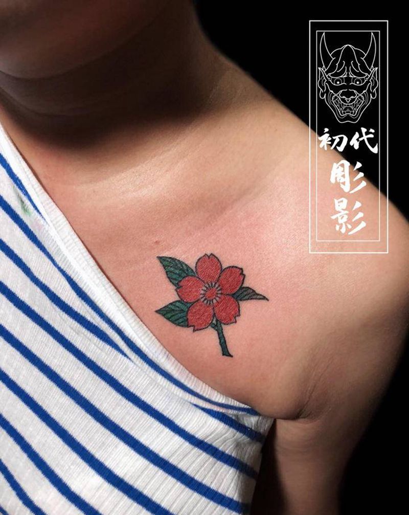 老传统樱花纹身图片_胸部老传统樱花老传统纹身图案