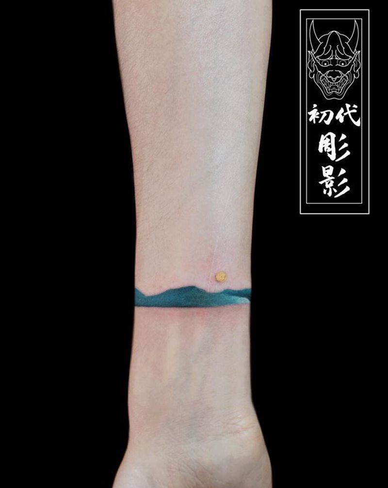 洁净似冰，清凉如雪。纹身图片_手部手臂水墨水彩山太阳海鸥纹身图案