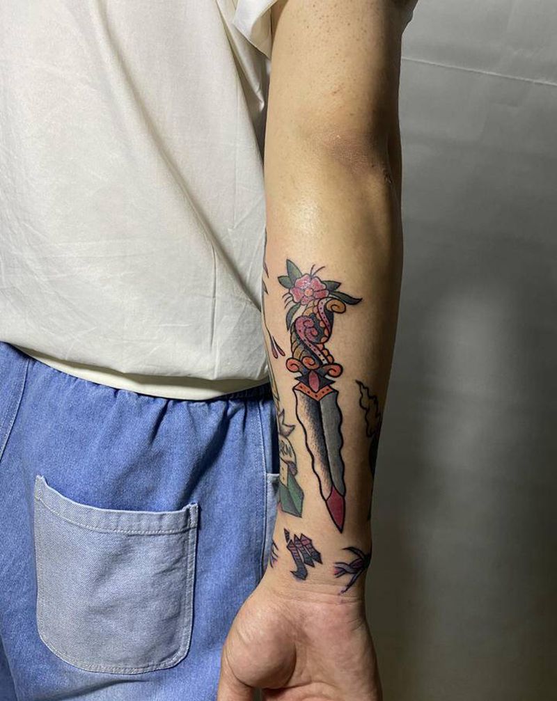 old school匕首纹身图片_Old School纹身图案