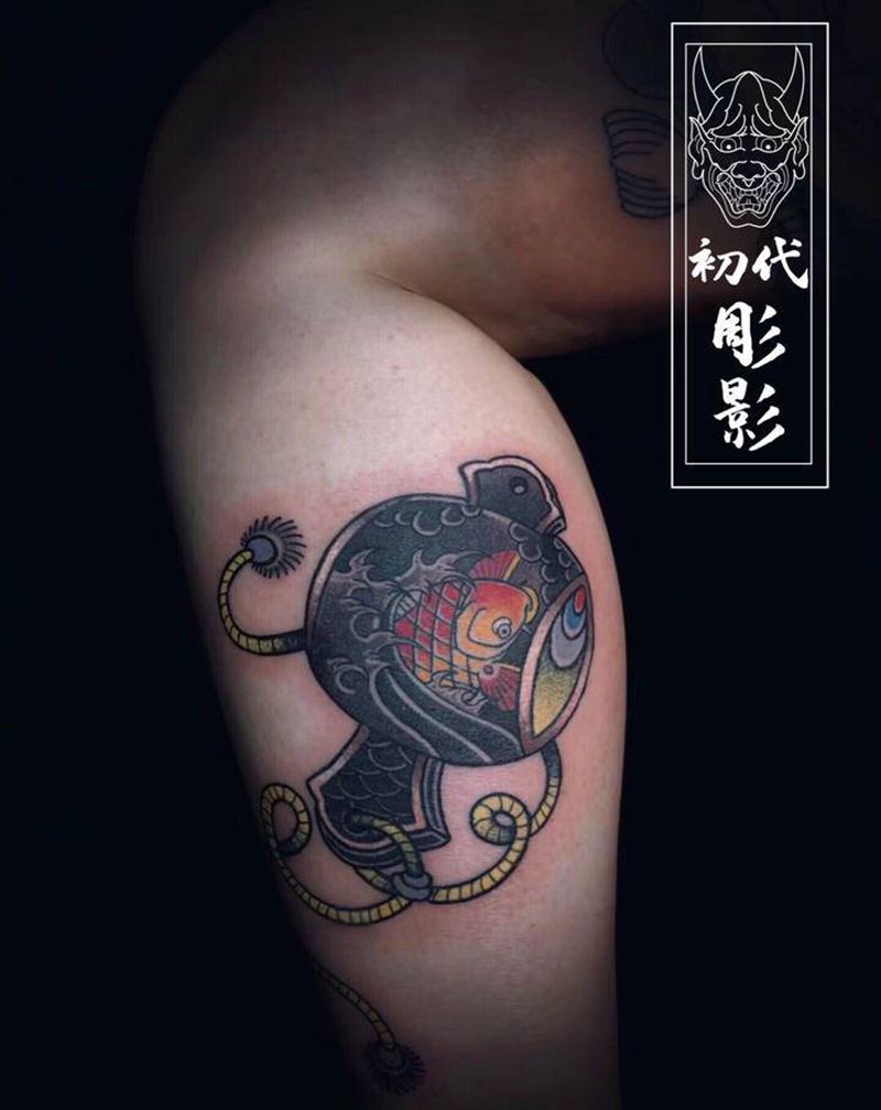 福锤纹身图片_腿部老传统福锤鱼浪花纹身图案