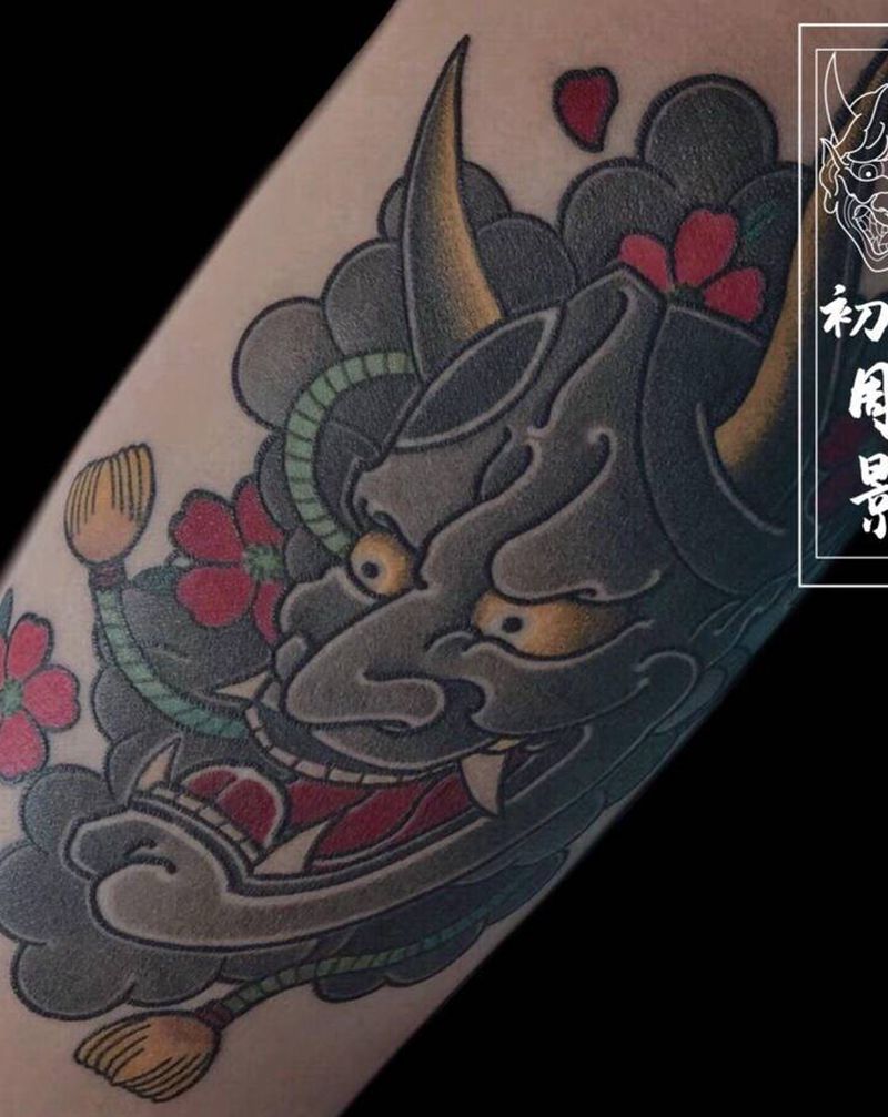 般若纹身图片_腿部老传统花体字般若樱花纹身图案