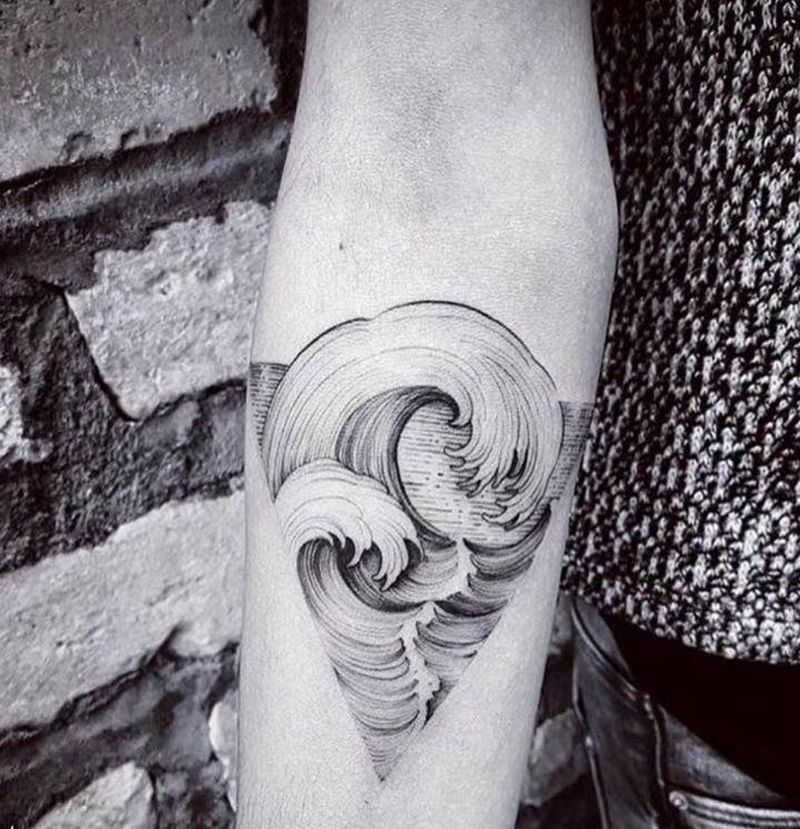 海浪纹身图片_手臂海浪纹身图案
