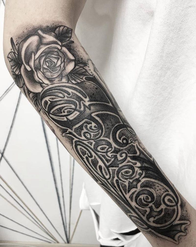 修改旧纹身 花体字 + 玫瑰纹身图片_手臂花体字玫瑰纹身图案