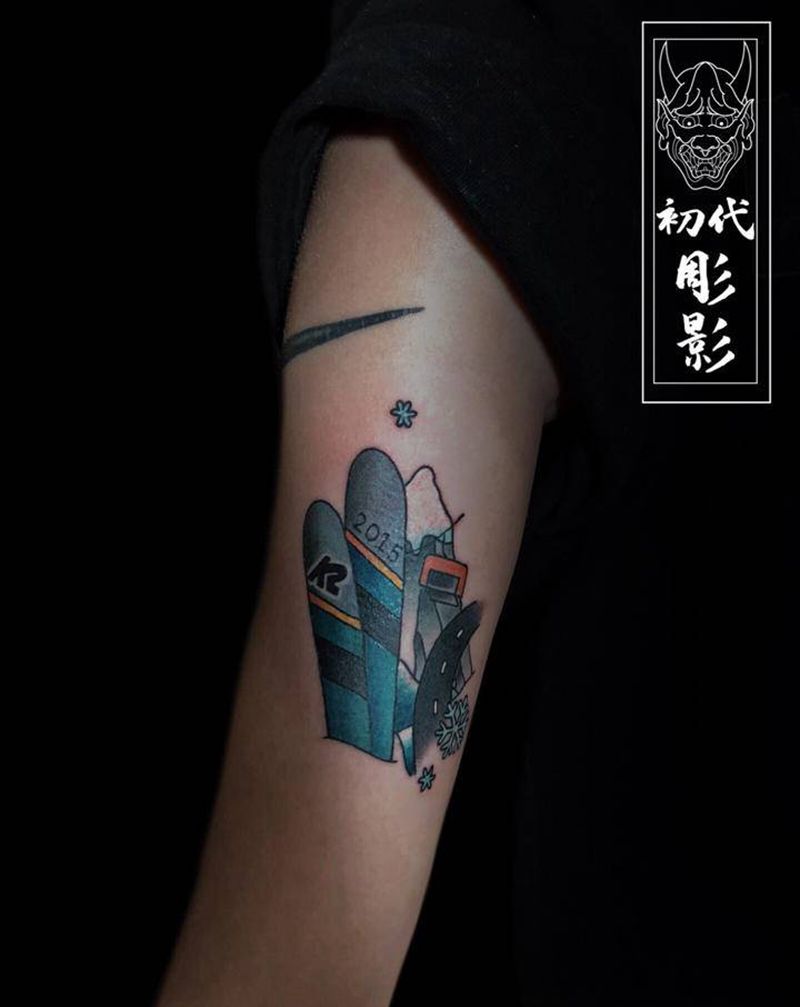 滑雪板纹身图片_手臂Old School滑雪板纹身图案