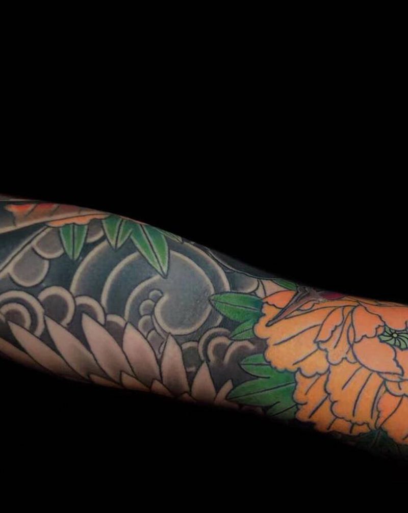 牡丹纹身图片_手臂老传统牡丹纹身图案