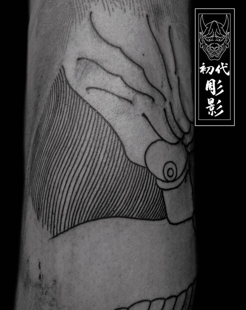 突突突纹身图片_腿部老传统般若蛇纹身图案