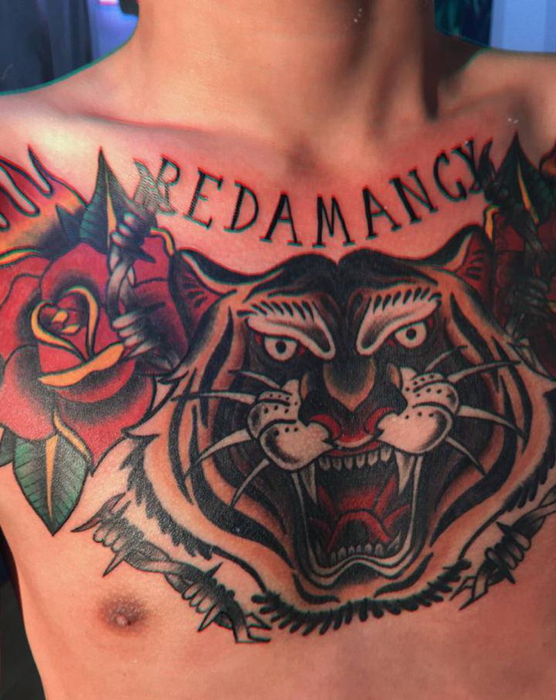 oldschool老虎花胸纹身图片_胸部Old School老虎花纹身图案