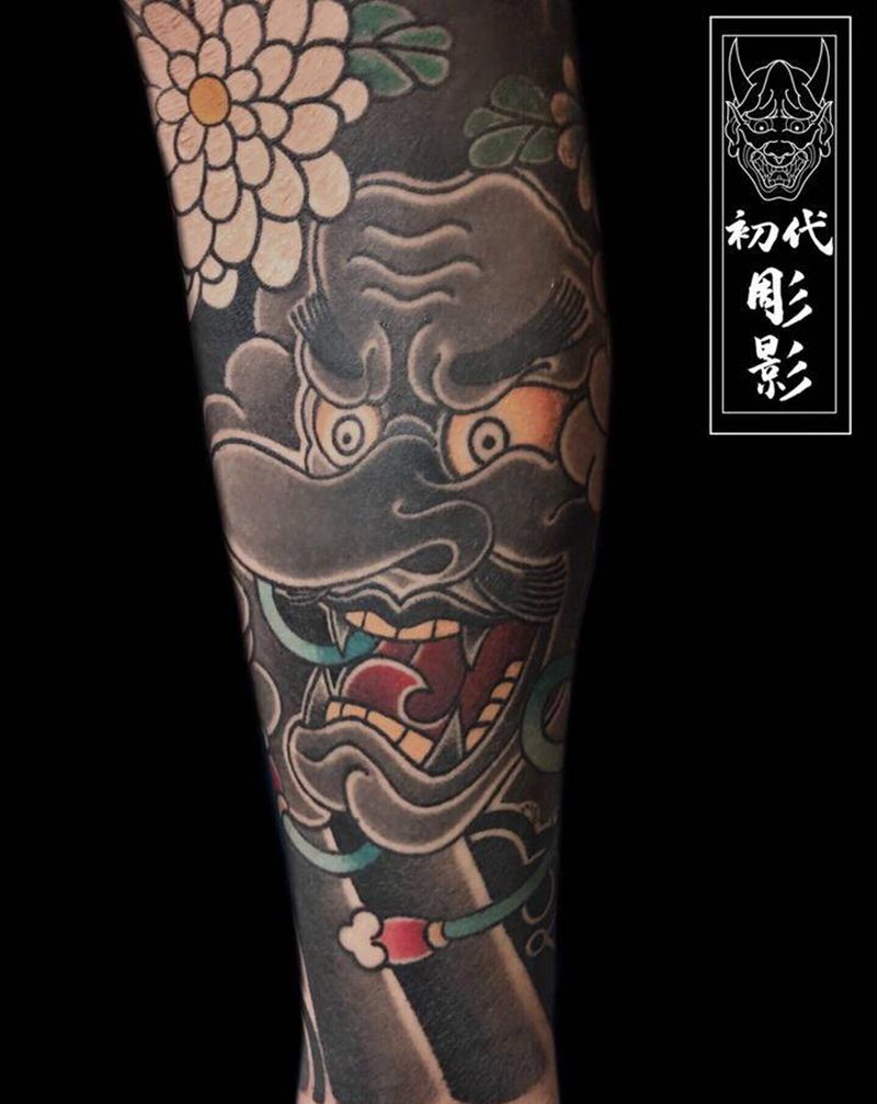 两年前扎的纹身图片_腿部老传统纹身图案