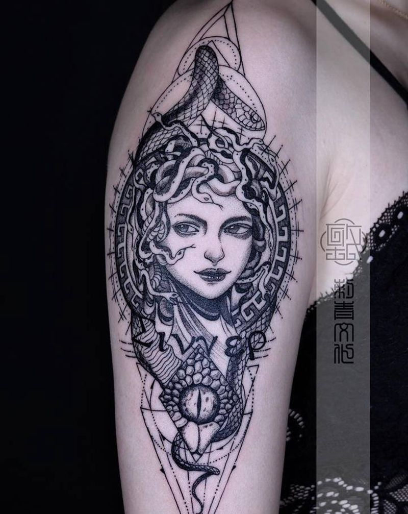 美杜莎纹身纹身图片_手臂肩部欧美写实几何纹身图案