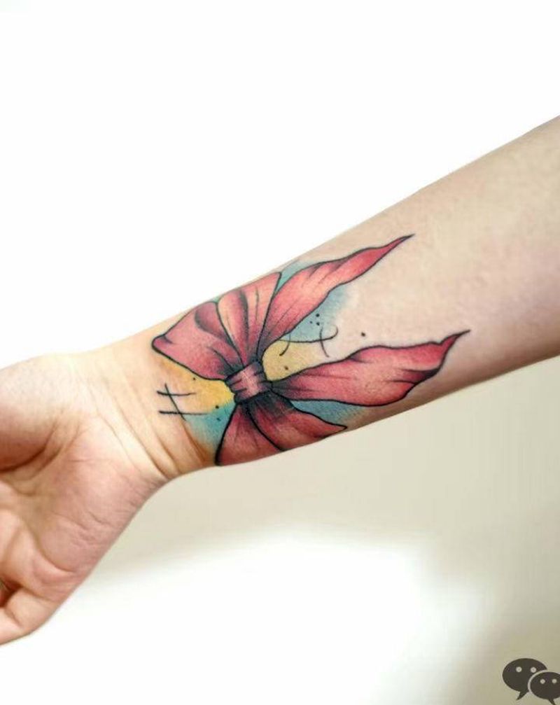 蝴蝶结纹身图片_Old School纹身图案