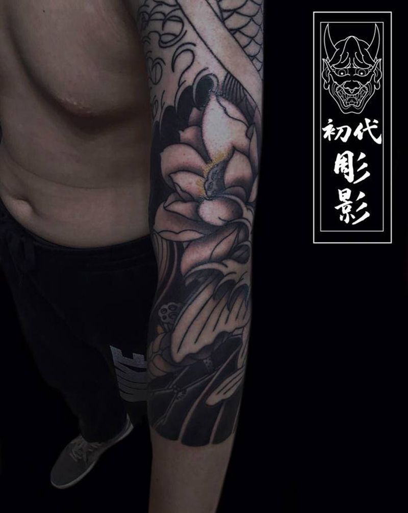 做一点点背景纹身图片_手臂老传统纹身图案