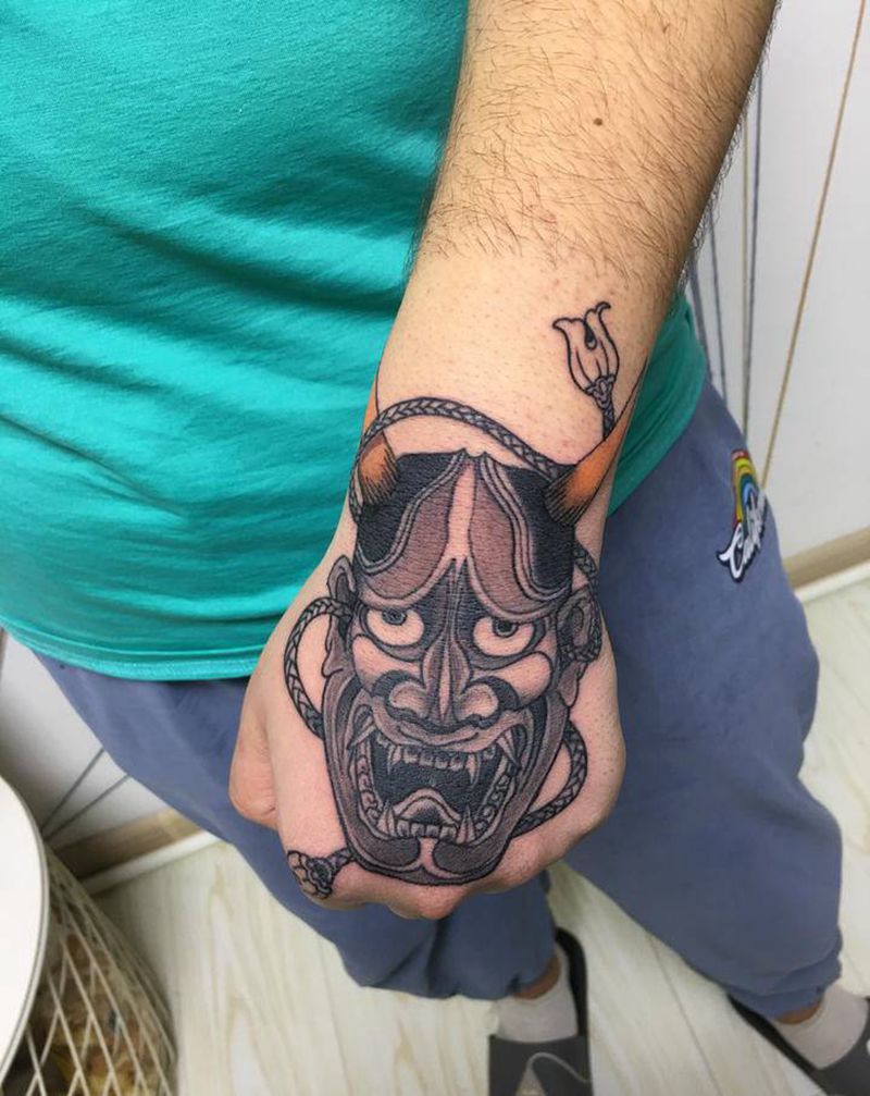 手背般若纹身图片_手部老传统般若纹身图案