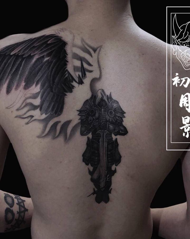 大天使泰瑞尔纹身图片_背部纹身图案
