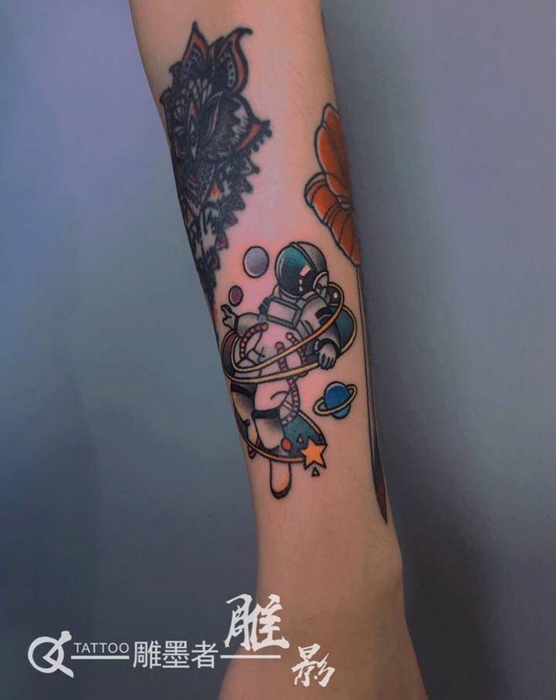 宇航员纹身图片_手臂New School宇航员太空人纹身图案