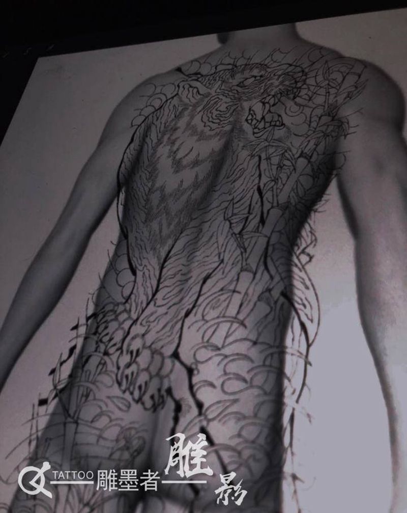 日式传统老虎纹身图片_背部老传统老虎老传统满背日式满背纹身图案