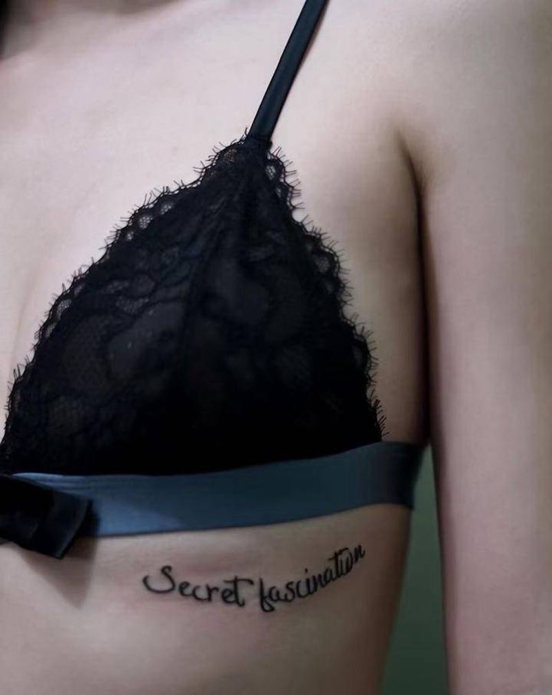 小字母与郁金香纹身图片_手臂胸部纹身图案