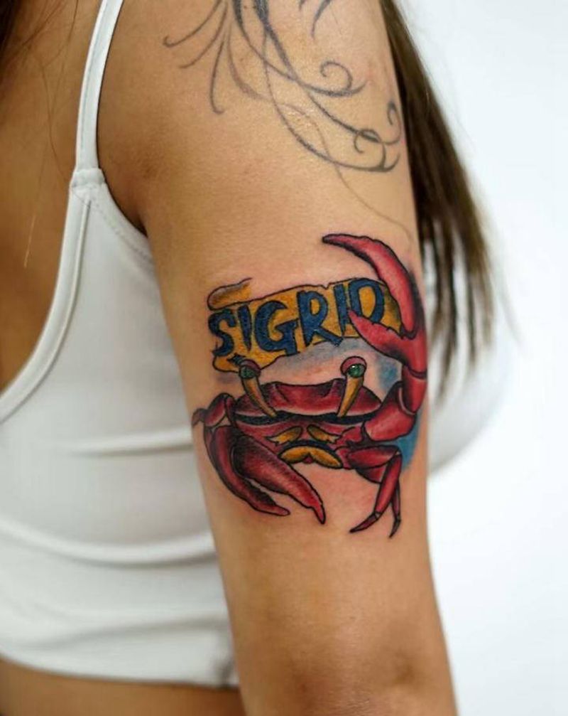 巨蟹座美女和她的英文名纹身图片_手臂New School纹身图案