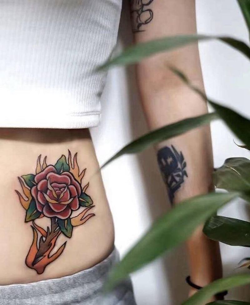 火与玫瑰纹身图片_腹部Old School纹身图案