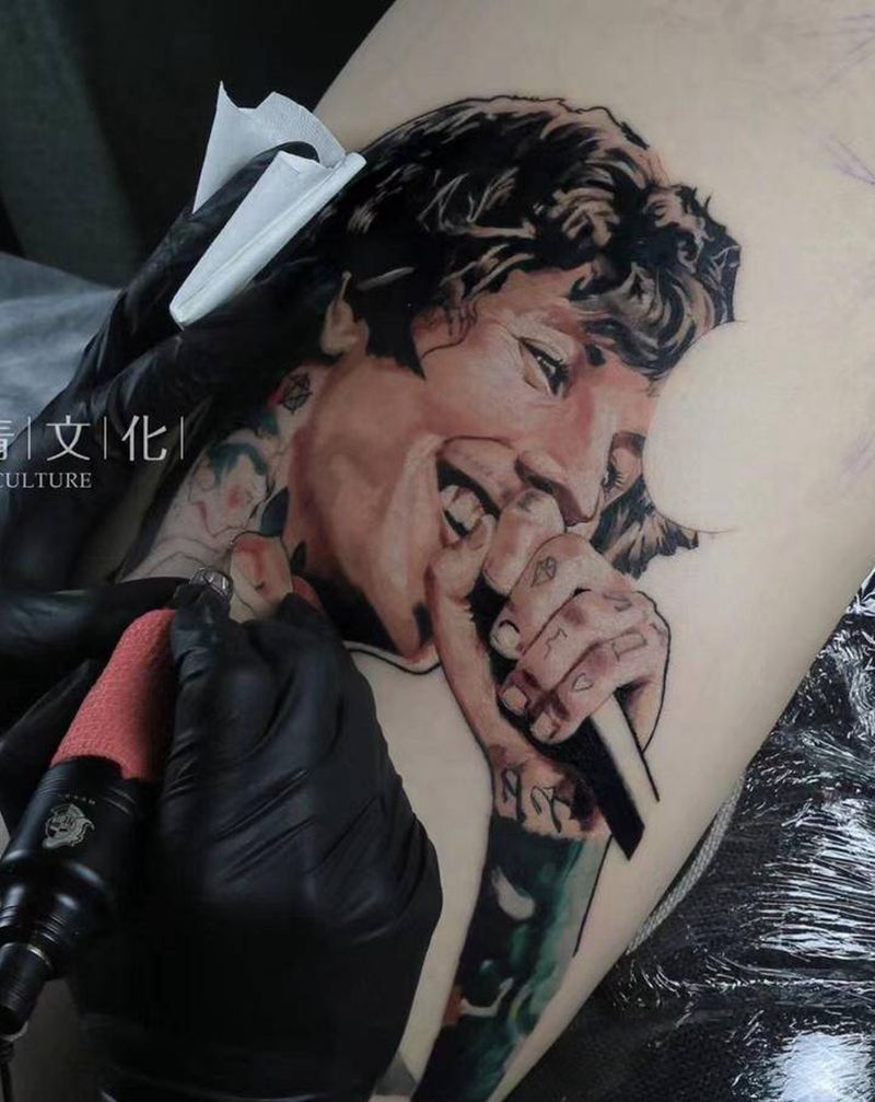 欧美肖像纹身图片_腿部臀部欧美写实水墨纹身图案