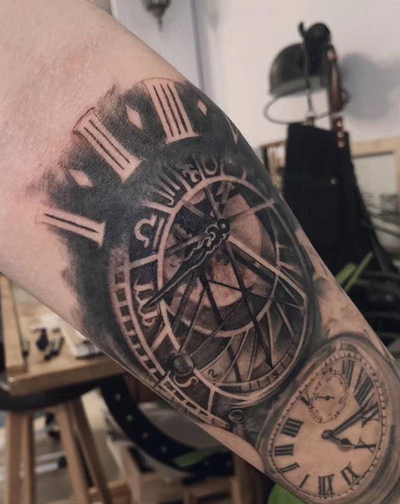 钟表时间纹身图片_手臂欧美写实纹身图案