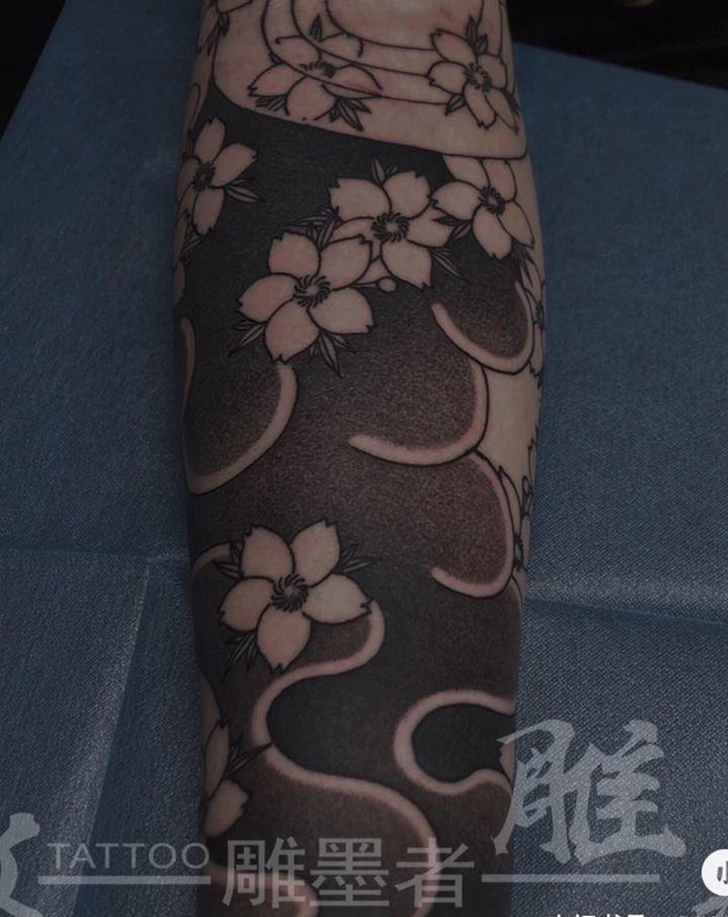日式传统花臂纹身图片_手臂老传统樱花花臂日式传统纹身图案
