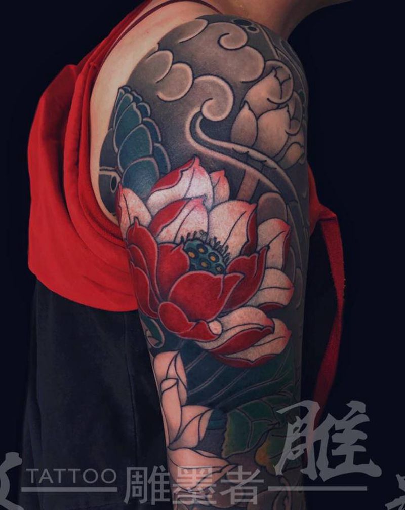 日式传统荷花纹身图片_手臂老传统荷花荷叶日式传统纹身图案