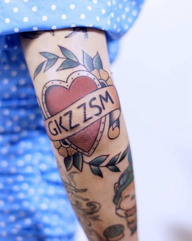 old school心与飘带纹身图片_手臂Old School纹身图案