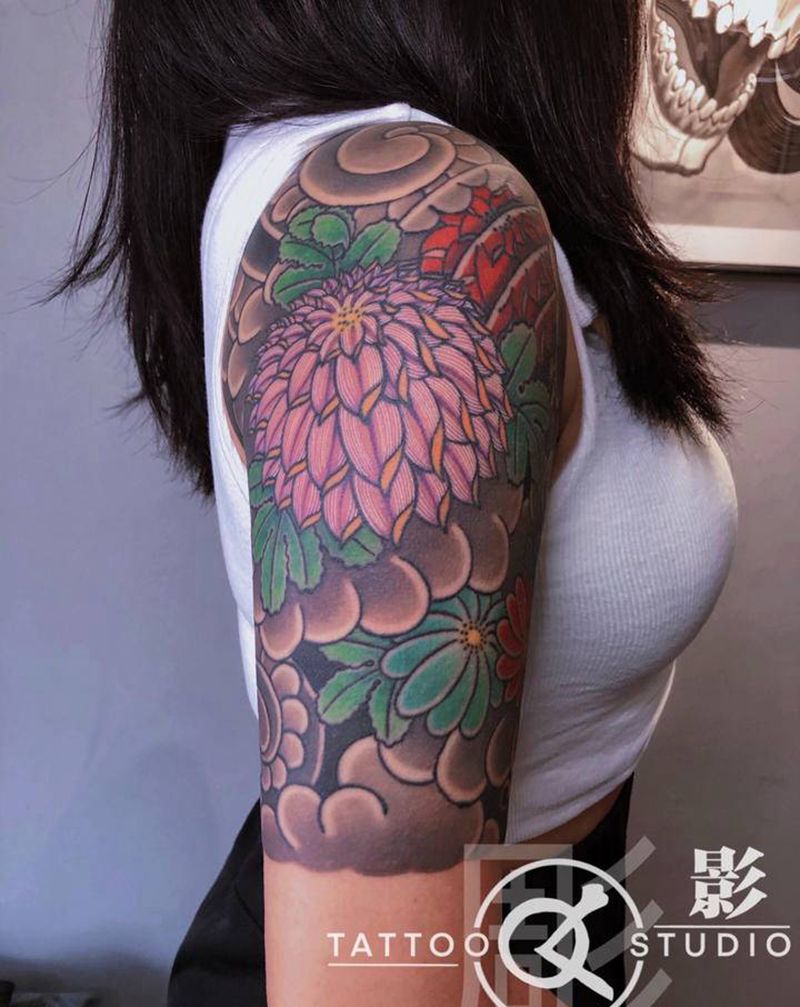 菊花纹身图片_手臂老传统日式传统菊花老传统纹身图案