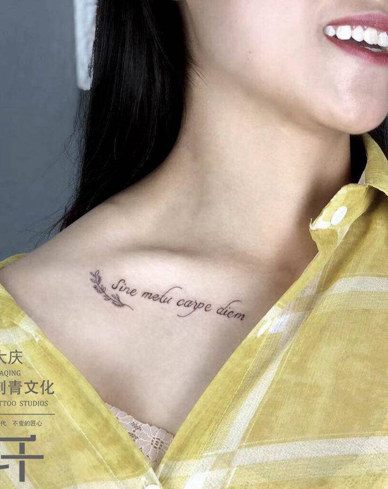 锁骨字母纹身_纹身图片_胸部纹身图案