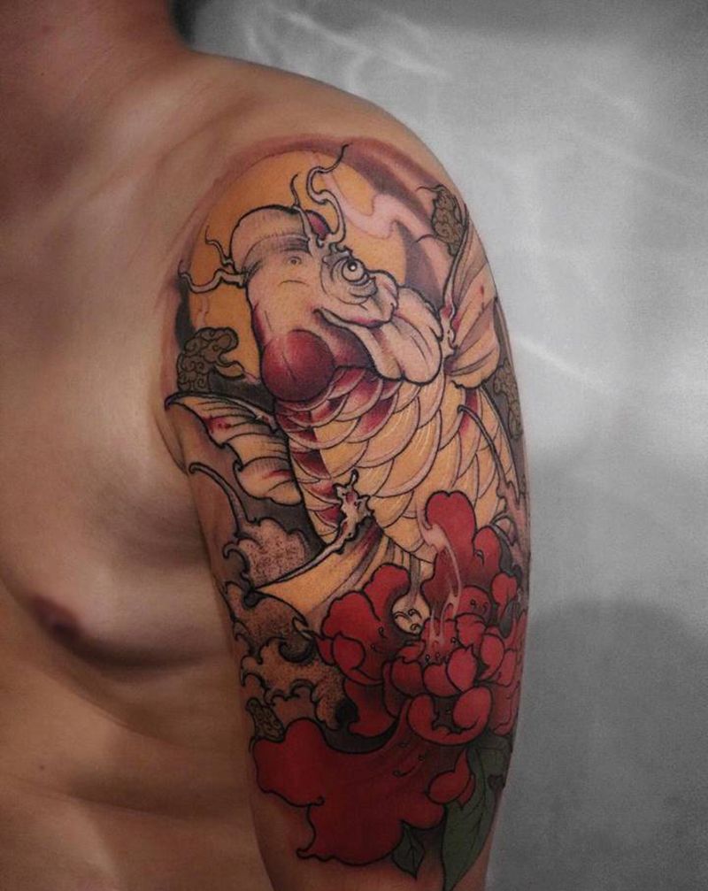 鲤鱼纹身图片_手臂新传统鱼牡丹纹身图案