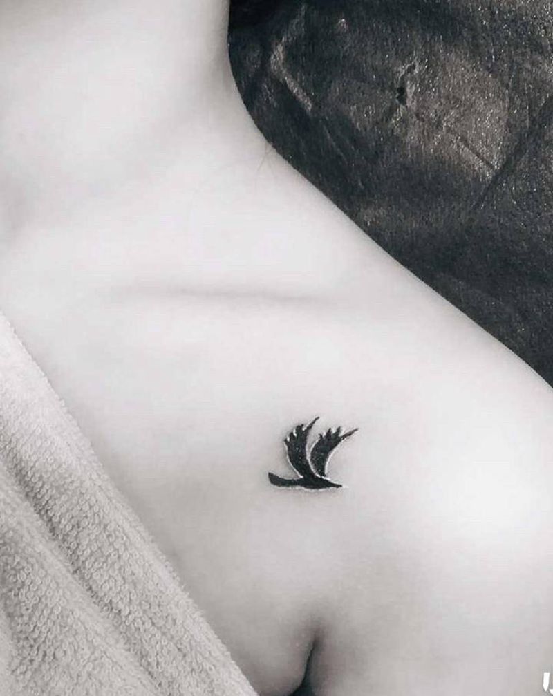 遮盖小纹身纹身图片_肩部胸部老传统纹身图案