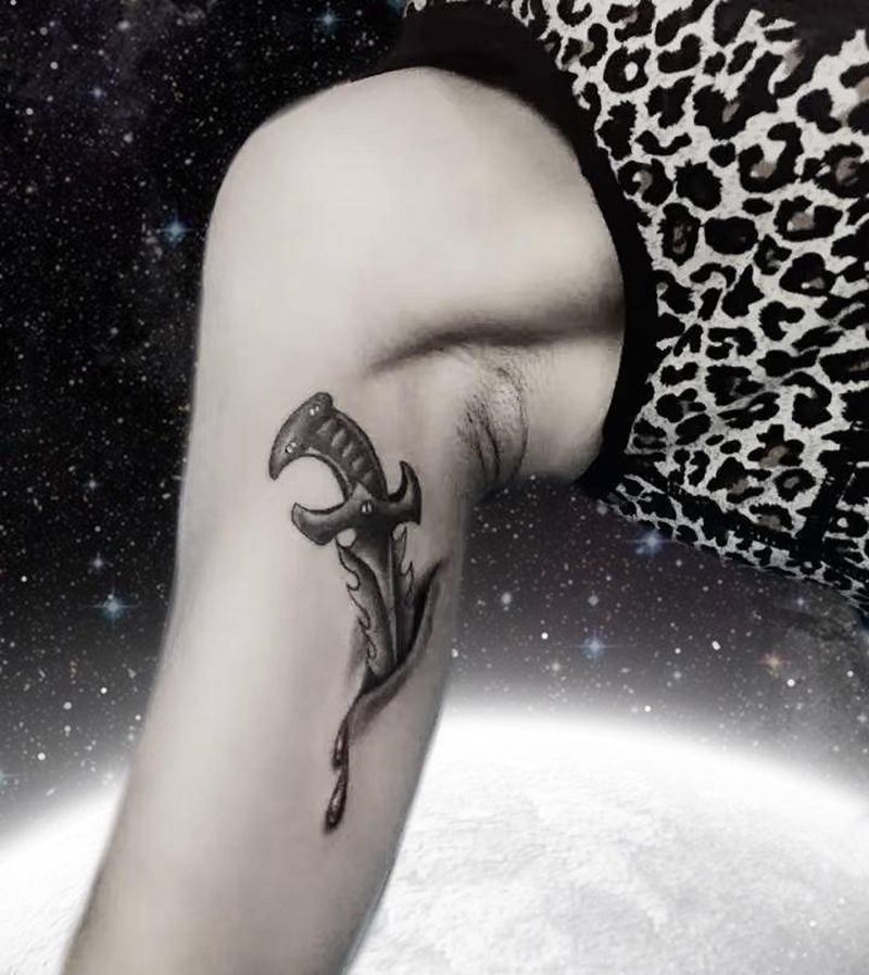 匕首纹身图片_手臂老传统纹身图案