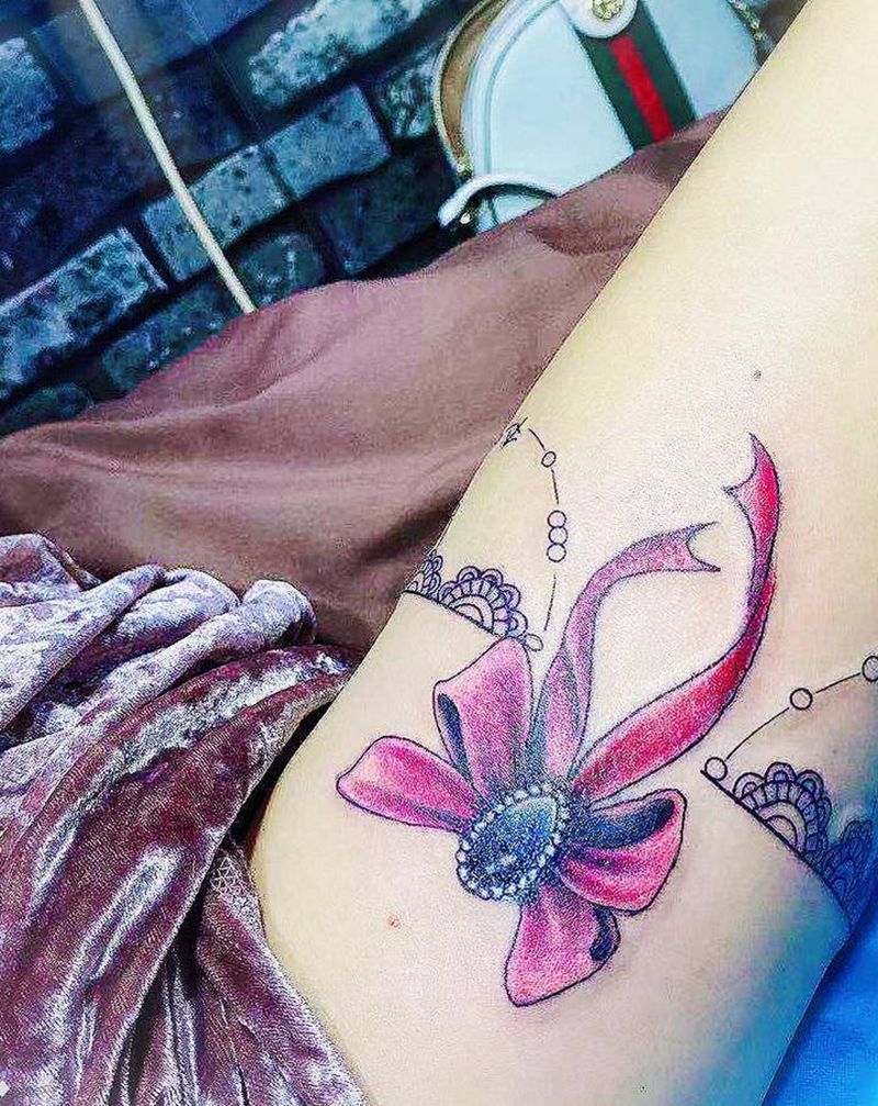 蕾丝蝴蝶结纹身图片_腿部纹身图案