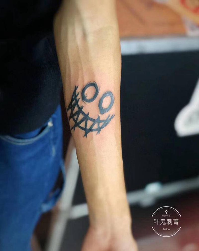 针鬼近工纹身图片_手部几何纹身图案