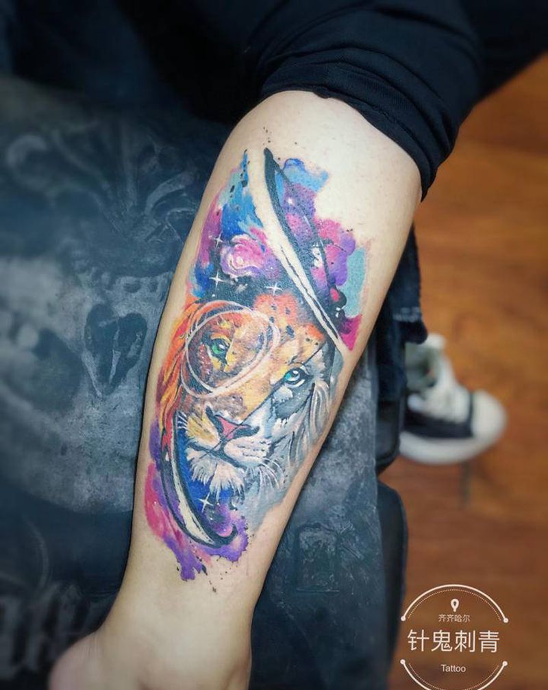 炫彩狮子纹身图片_腿部水彩纹身图案
