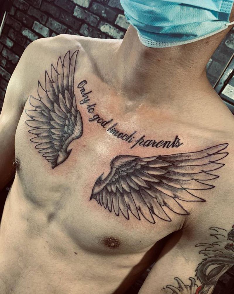 花胸翅膀纹身图片_胸部腹部老传统花体字纹身图案