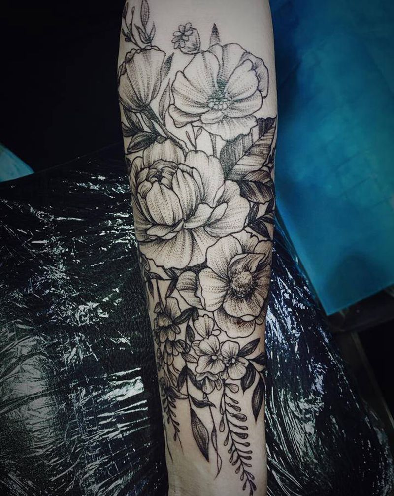 小臂素花纹身图片_手臂点刺老传统纹身图案