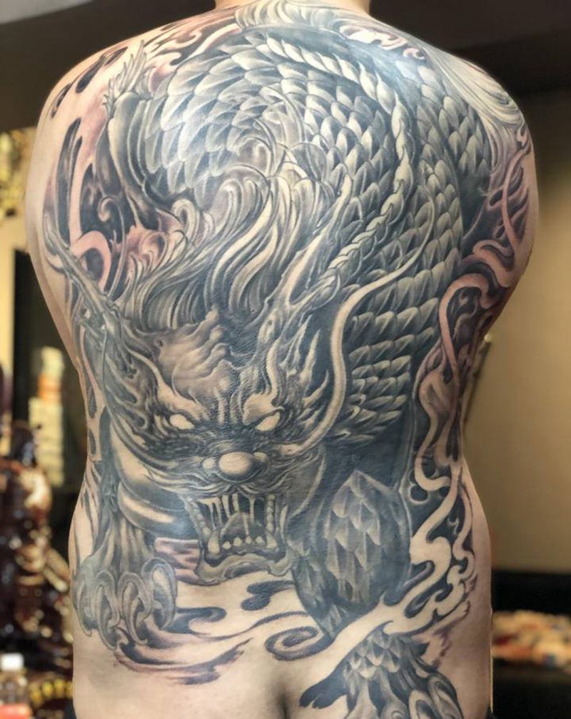 满背麒麟纹身图片_背部新传统纹身图案