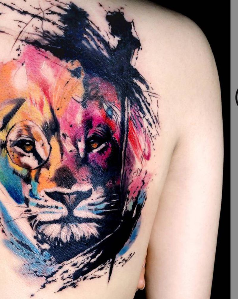 遮盖狮子纹身图片_背部欧美写实水彩纹身图案